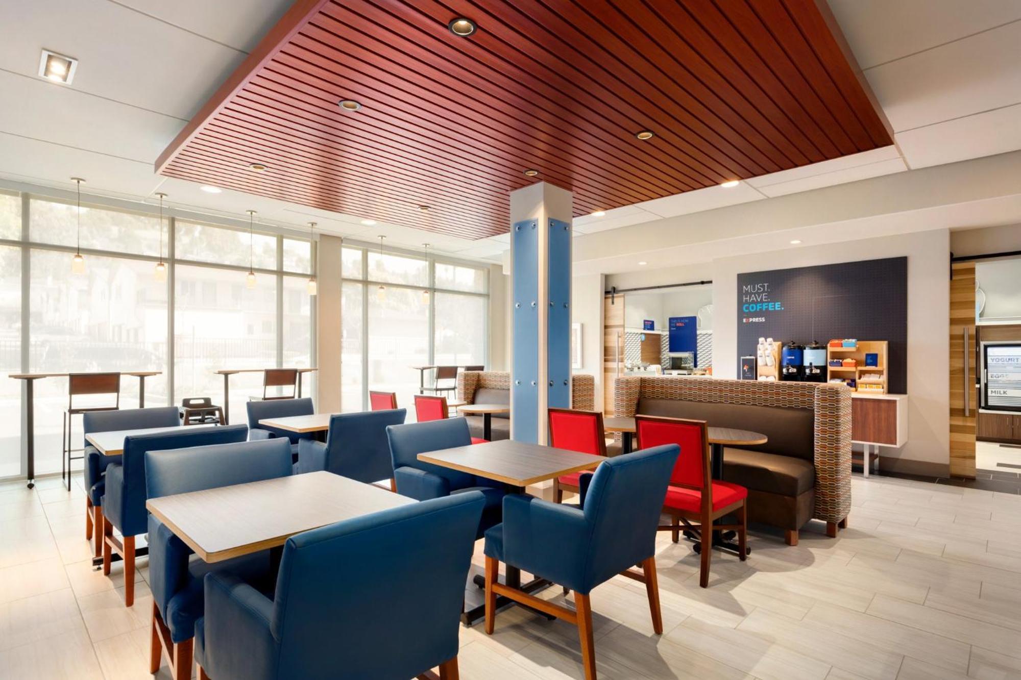 Holiday Inn Express & Suites Hayward - Castro Valley By Ihg Exterior foto