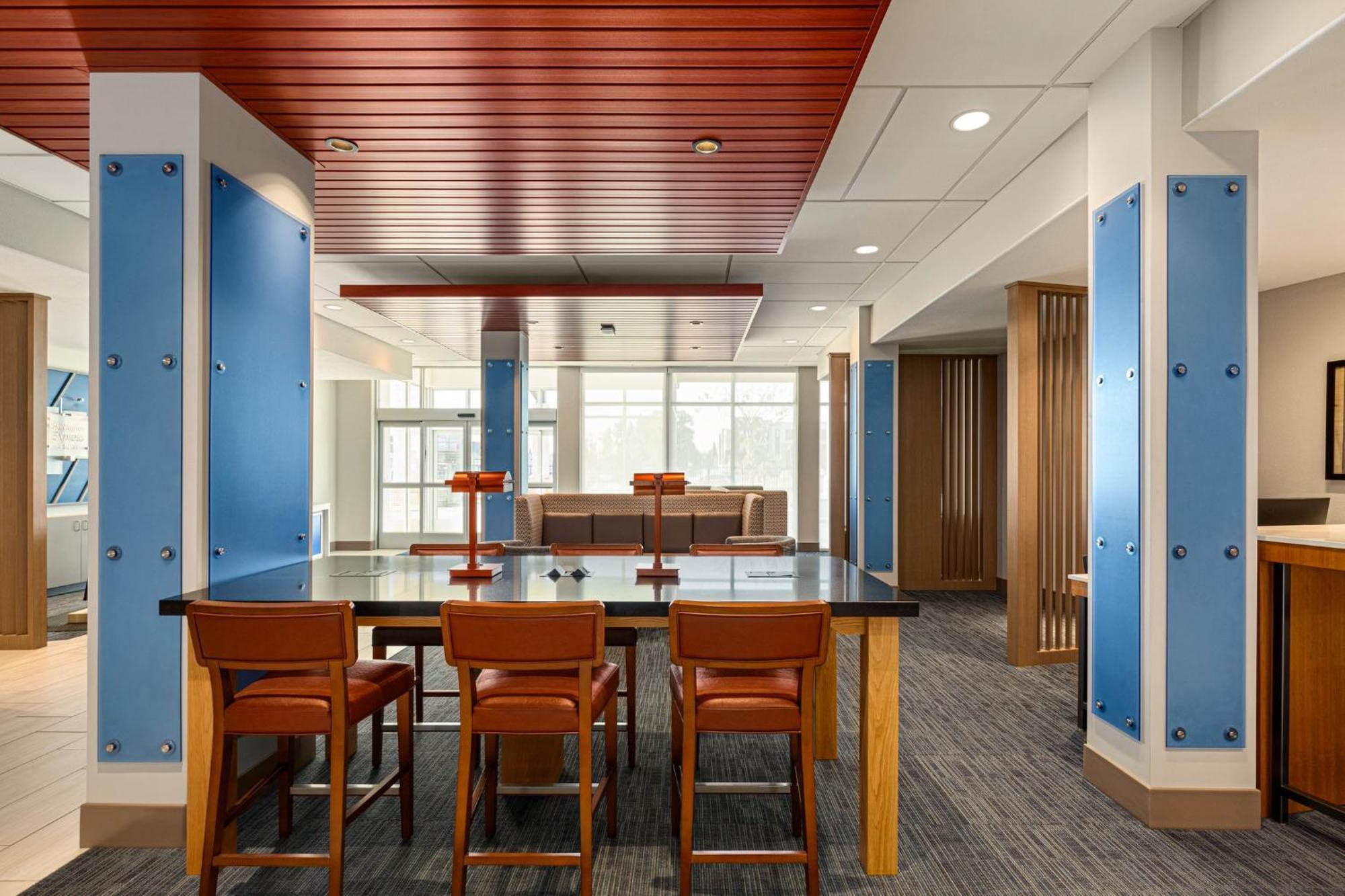 Holiday Inn Express & Suites Hayward - Castro Valley By Ihg Exterior foto